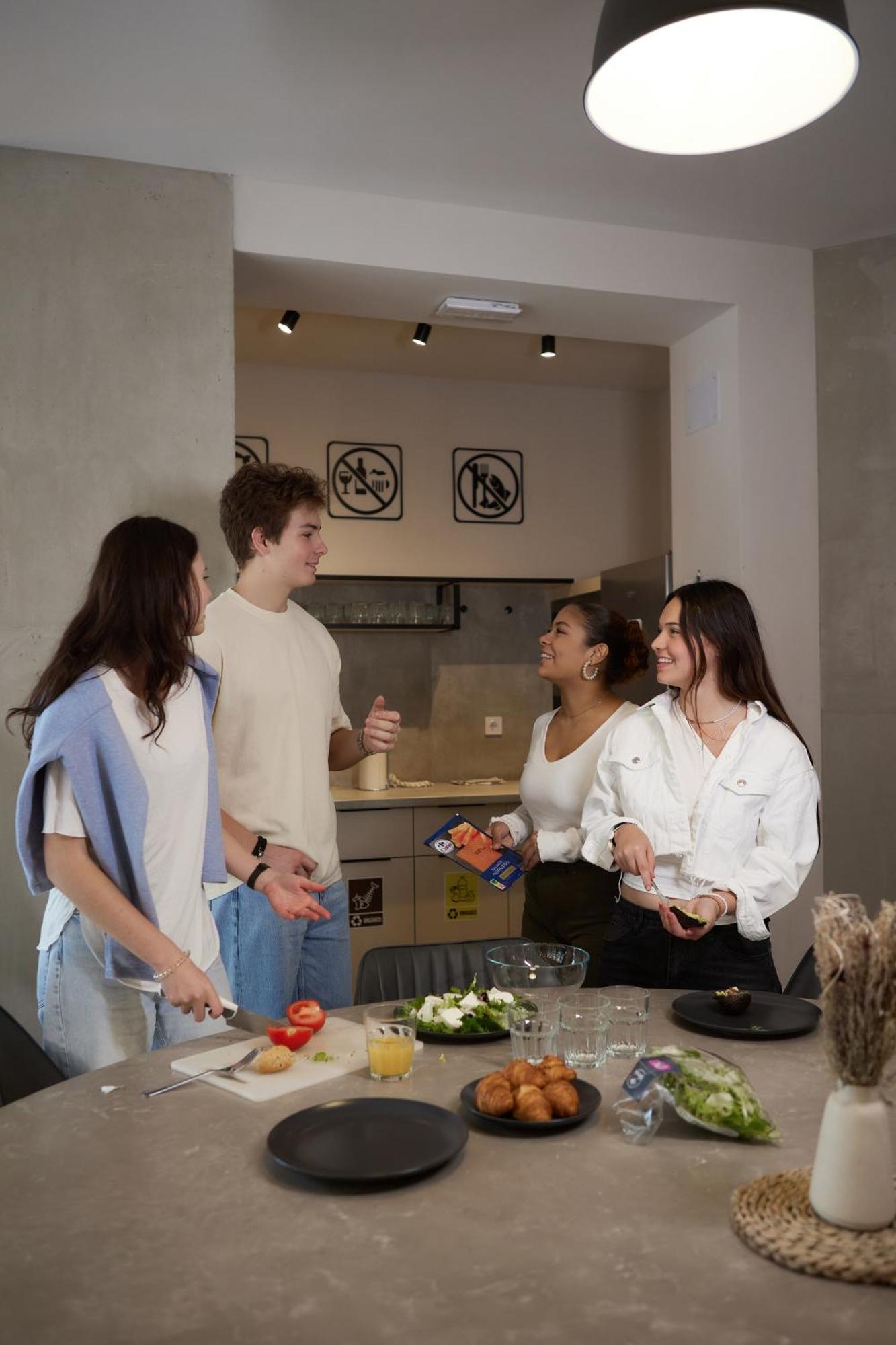 Hostel Dos Estaciones - Free Towels, Coffee & Tea, Remote Check-In Αλικάντε Εξωτερικό φωτογραφία